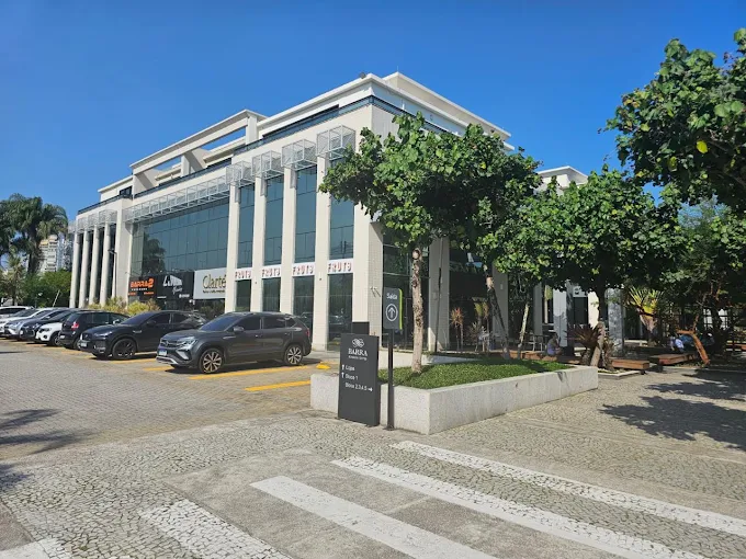 Entrada do edifício na Av. das Américas, Barra da Tijuca